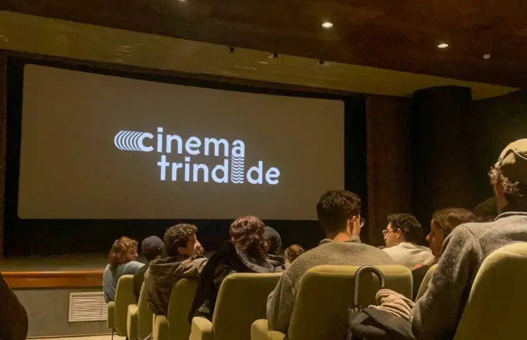 Sala interior do Cinema Trindade, no centro do Porto